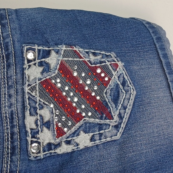 WALL FLOWER Patriotic Blingy Rhinestone Stars & Stripes Jean Shorts SZ - Picture 6 of 14